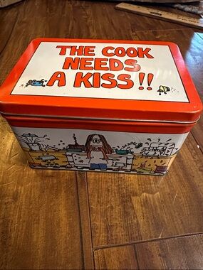 Rare Cathy Comic Vintage “The cook Needs A KISS” tin recipe storage box